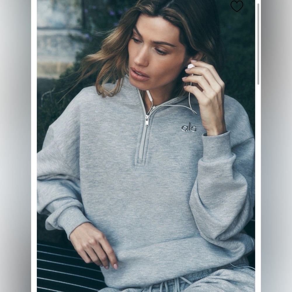 ALO Yoga Women’s Accolade 1/4 Zip Pullover. Size XS. NWT. Color Heather Grey
